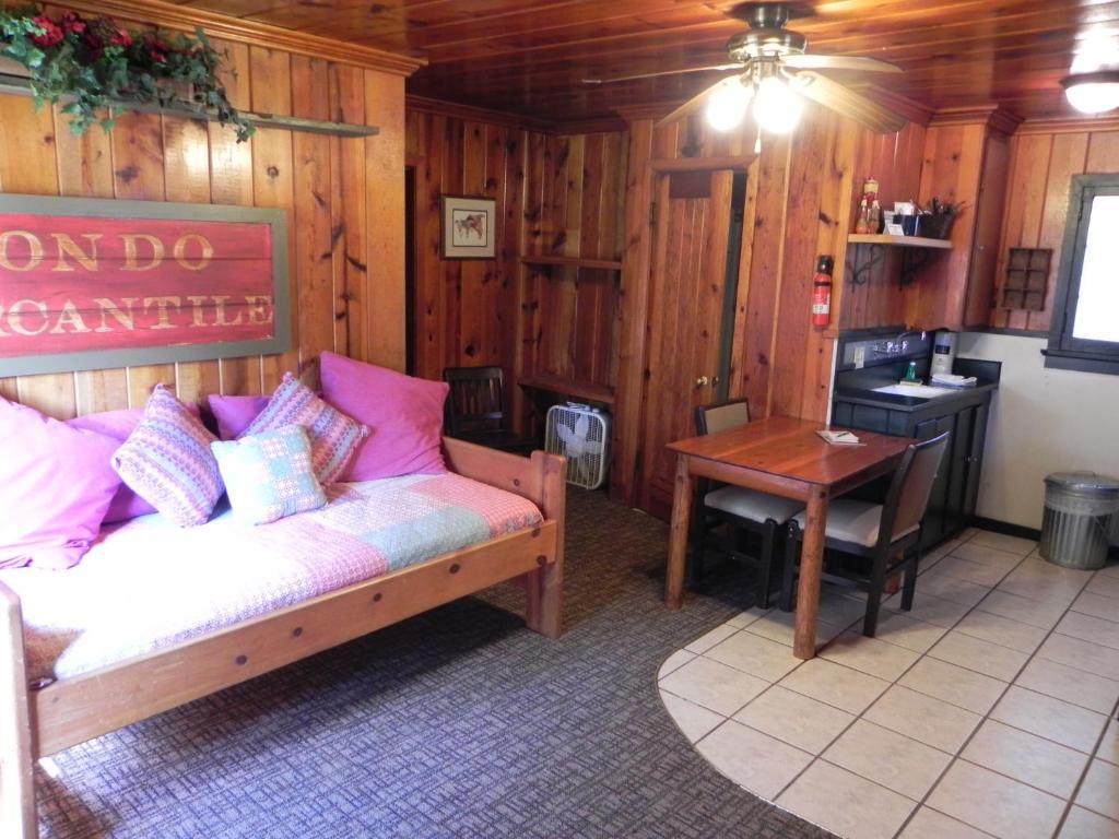 Apache Village Cabins Руідозо Номер фото